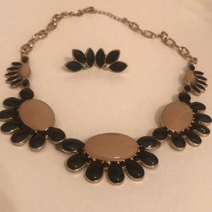 Statement neutral necklace set